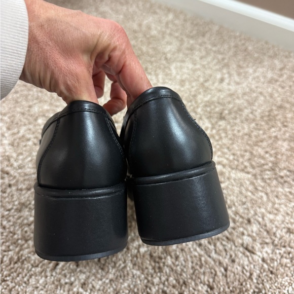 Gucci Black Leather platform Loafers with Gold Accent - Picture 2 of 10